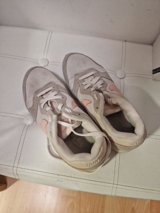 Zapatillas Nike Blancas y Rosas
