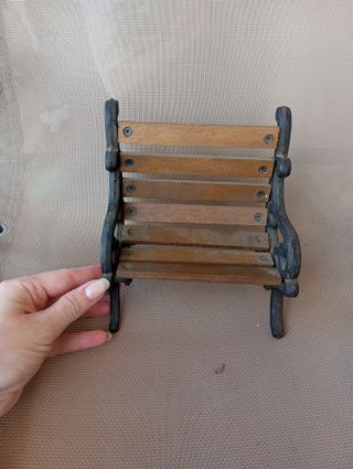 Banqueta antigua de madera y metal