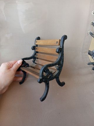 Banqueta antigua de madera y metal