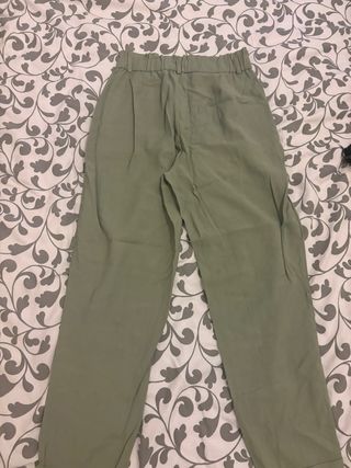 Pantalón chino Zara verde holgado