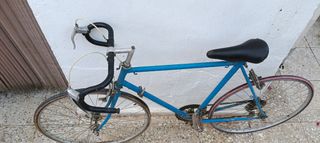 Bicicleta de carreras azul
