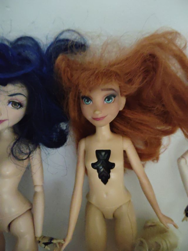 Lote de muñecas variadas