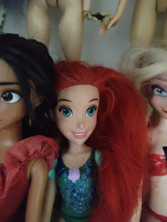 Lote de muñecas variadas