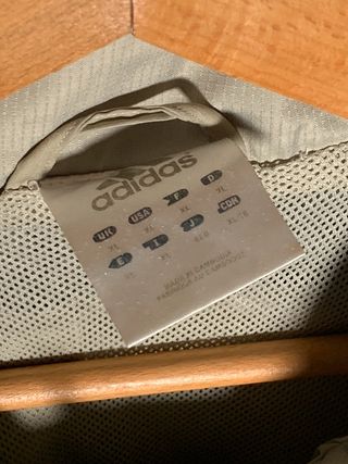 Chaqueta Adidas vintage, cortavientos retro gris