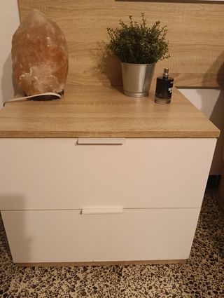 Cama Canapé de 1.50cm y mesitas de noche



