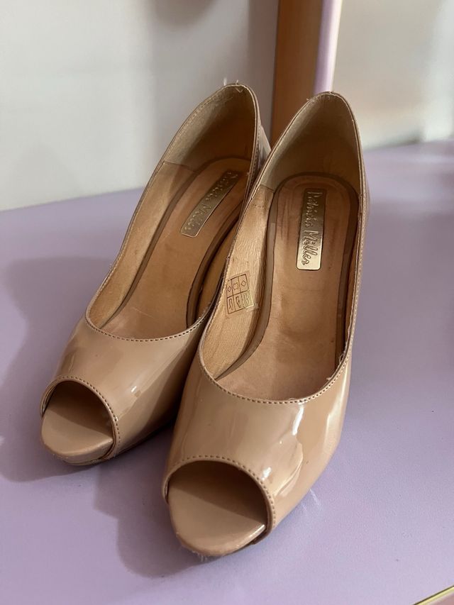 Zapatos de tacón abiertos Patricia Miller beige