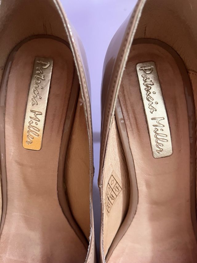 Zapatos de tacón abiertos Patricia Miller beige