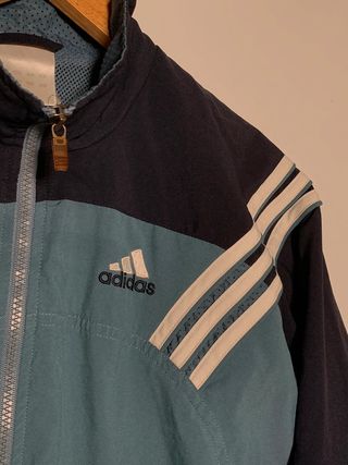 Chaqueta Adidas vintage, cortavientos retro azul