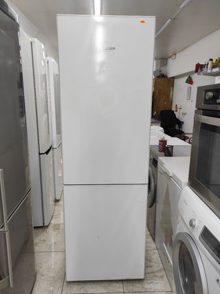Nevera Liebherr blanca