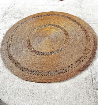 Alfombra redonda de yute beige y marrón