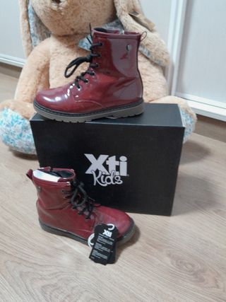 Botas XTI niña burdeos T34