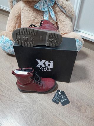 Botas XTI niña burdeos T34
