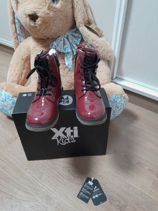 Botas XTI niña burdeos T34