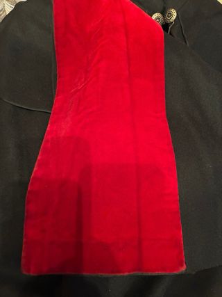 Capa española negra y roja