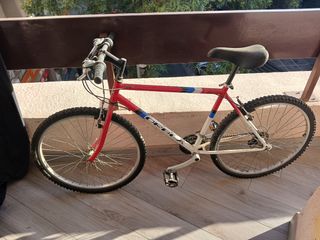 Bicicleta de Montaña Orbea Roja y Blanca