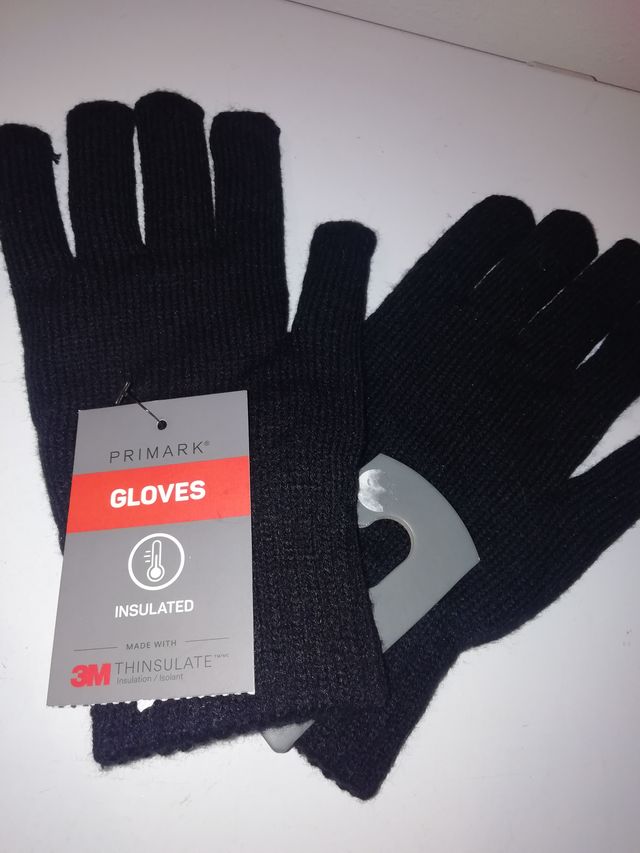 Due paia guanti e una sciarpa nuovi