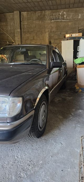 Mercedes-Benz Clase E 1989