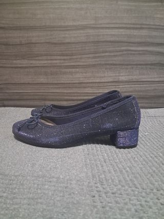 Zapatos planos Calmoda azules con lazo