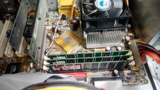 GIGABYTE GA-7ZXE Placa Base AMD 1.7GHz 256MB SDRAM