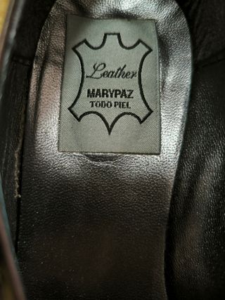 Zapatos vintage marrón chocolate con tacón medio