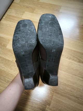 Zapatos vintage marrón chocolate con tacón medio