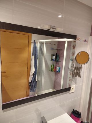 Mueble de baño con espejo