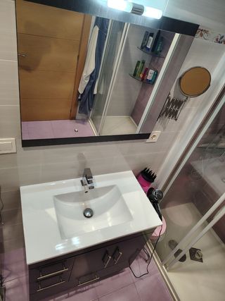 Mueble de baño con espejo