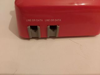 Teléfono rojo antiguo