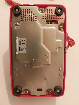 Teléfono rojo antiguo