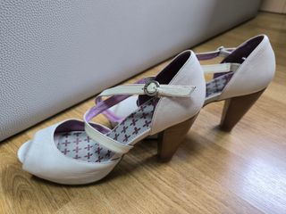 Zapatos de tacón vintage blanco marfil