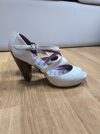 Zapatos de tacón vintage blanco marfil
