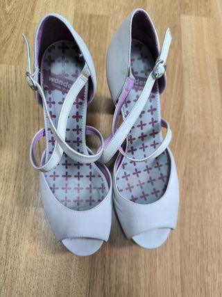 Zapatos de tacón vintage blanco marfil