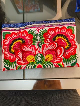 Bolso de mano bordado floral