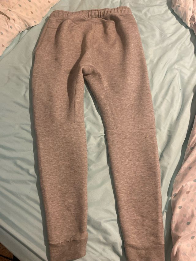 Pantalón Nike Tech Gris