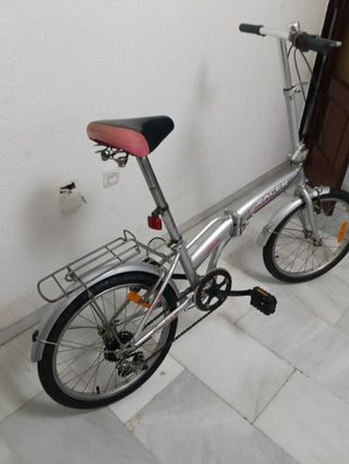 Bicicleta plegable Racer plateada