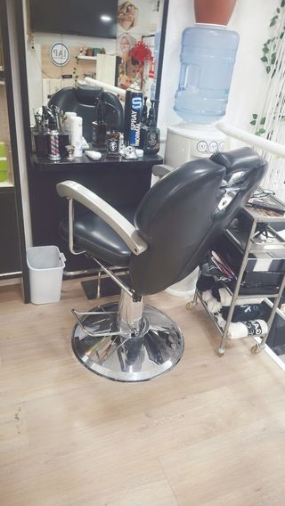 Sillón de Barbería Negro y Plateado