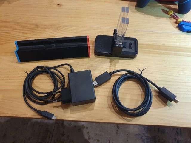 Nintendo Switch + 4 giochi + accessori