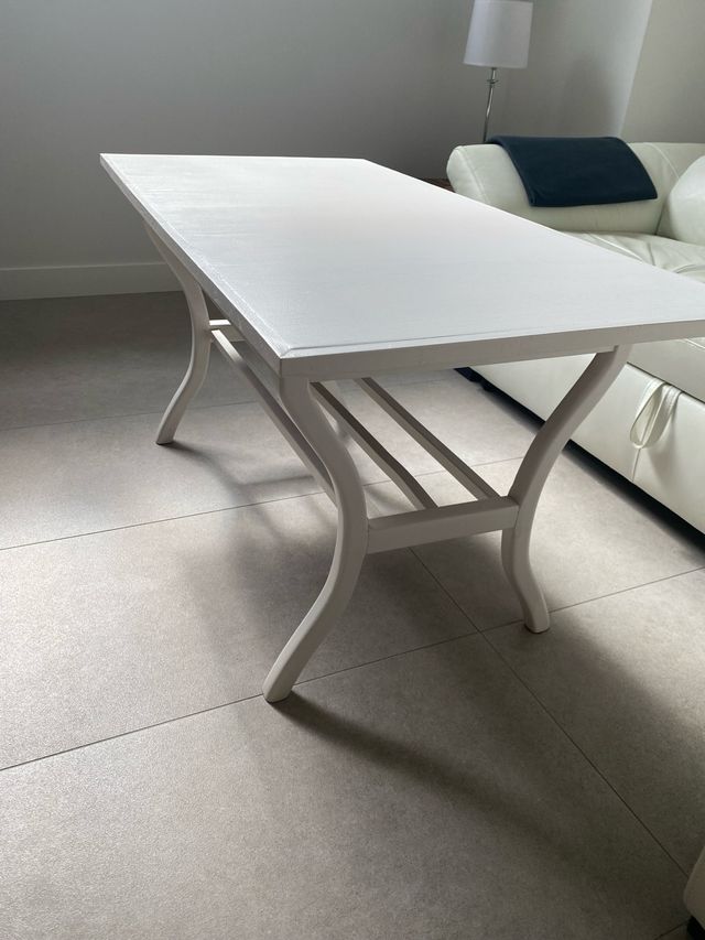 Mesa de centro blanca restaurada