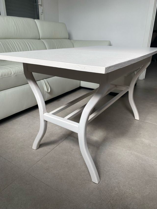 Mesa de centro blanca restaurada
