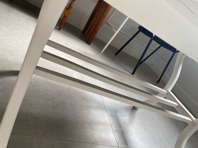 Mesa de centro blanca restaurada