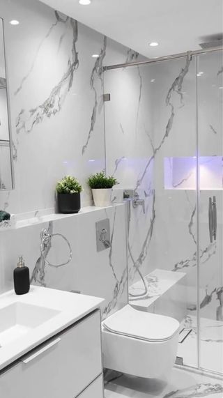 reforma de baños y sustitución de bañeras por plat