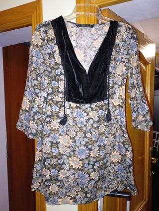 Blusa Stradivarius floral manga larga