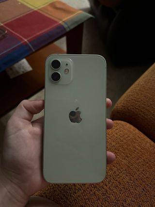 iPhone 12 en excelentes condiciones 