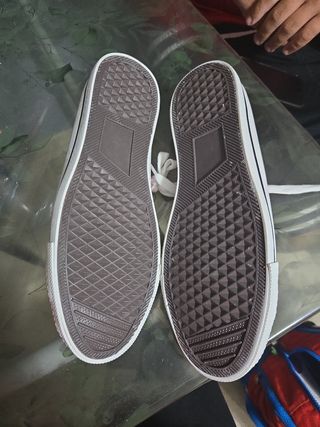 Deportivas rojas estilo Converse talla 38