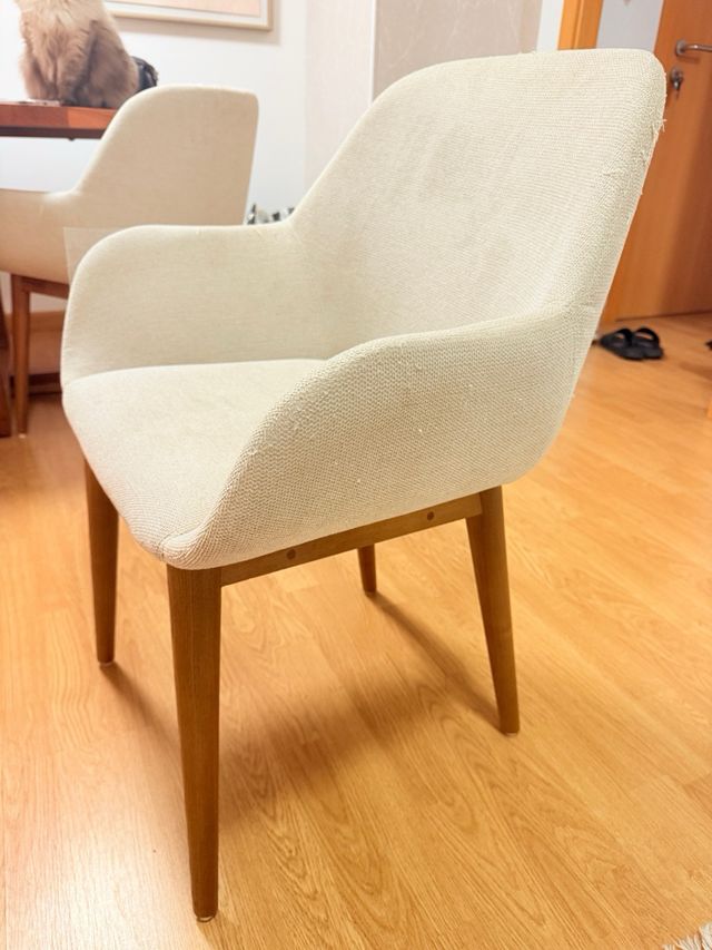 Silla Konna beige patas madera fresno