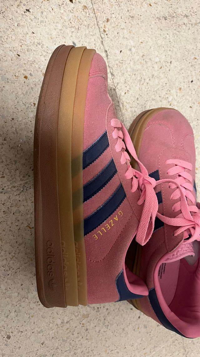 Adidas Gazelle rosas con detalles azules