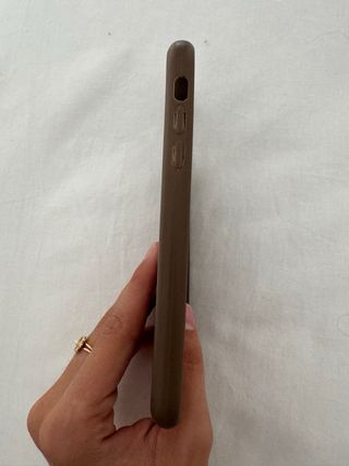 Funda iPhone 11 Bershka Marrón