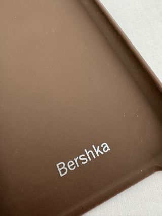 Funda iPhone 11 Bershka Marrón