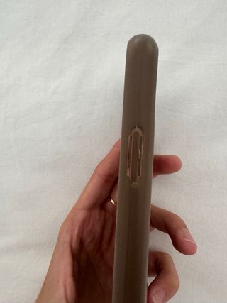 Funda iPhone 11 Bershka Marrón