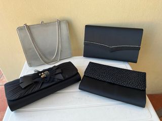 Bolso de fiesta negro con pedrería.
